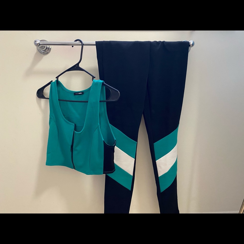 Never worn! 20$